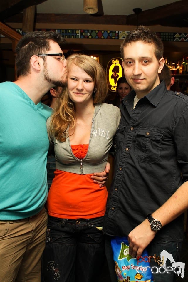 Karaoke în Zulu, Zulu Caffe