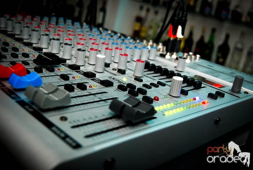 Karaoke Night @ Blondy's Art Café, 