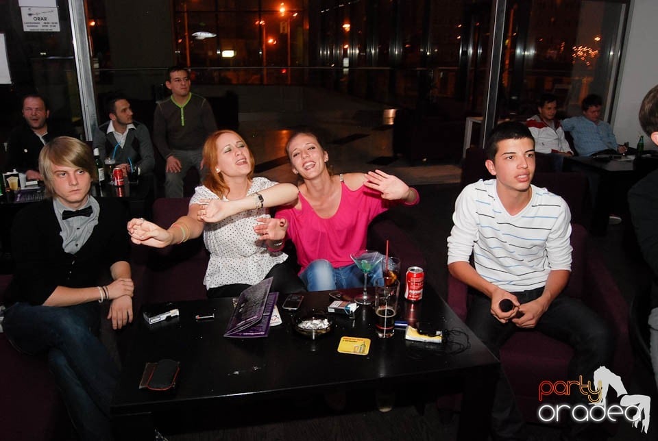 Karaoke Night @ Blondy's Art Café, 