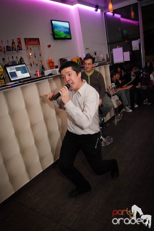 Karaoke Night @ Blondy's Art Café, 