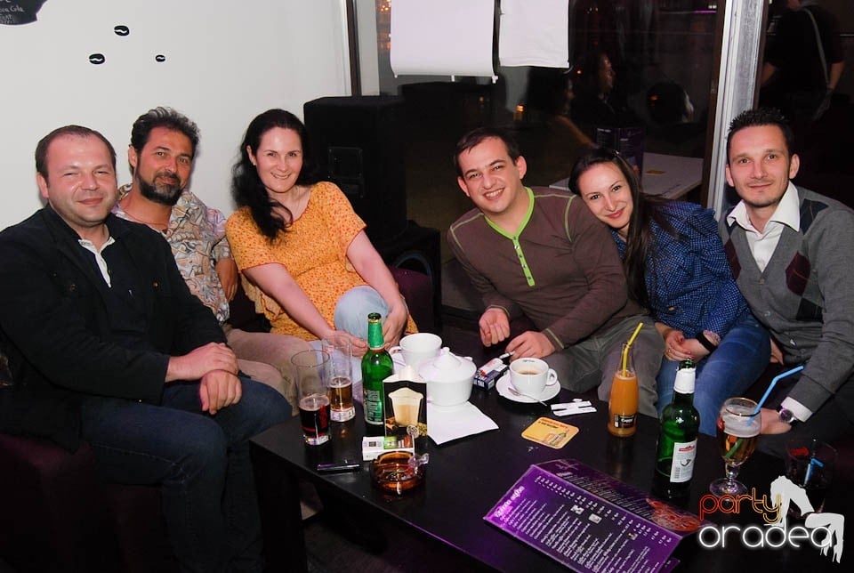 Karaoke Night @ Blondy's Art Café, 