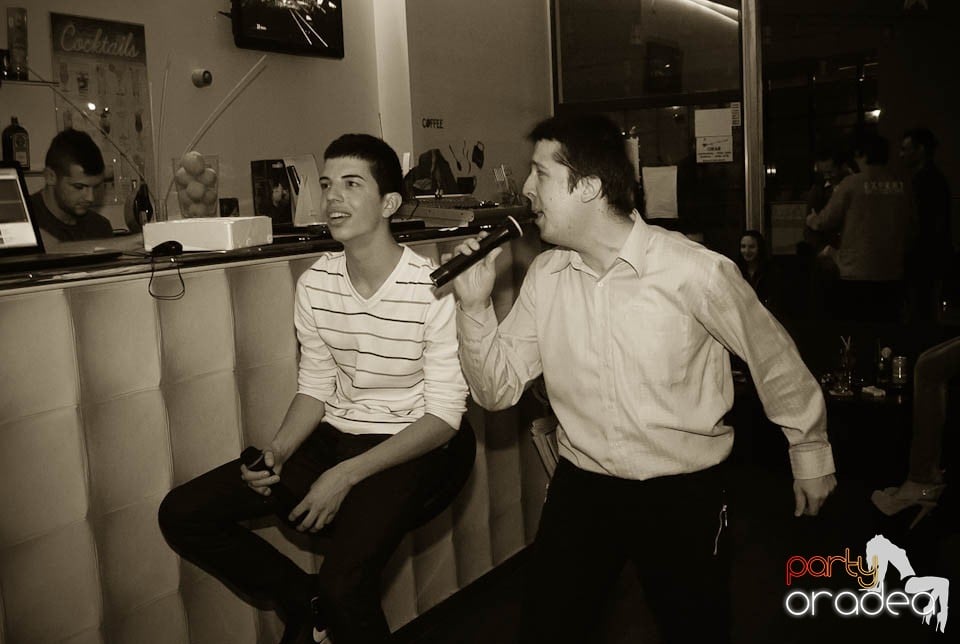 Karaoke Night @ Blondy's Art Café, 