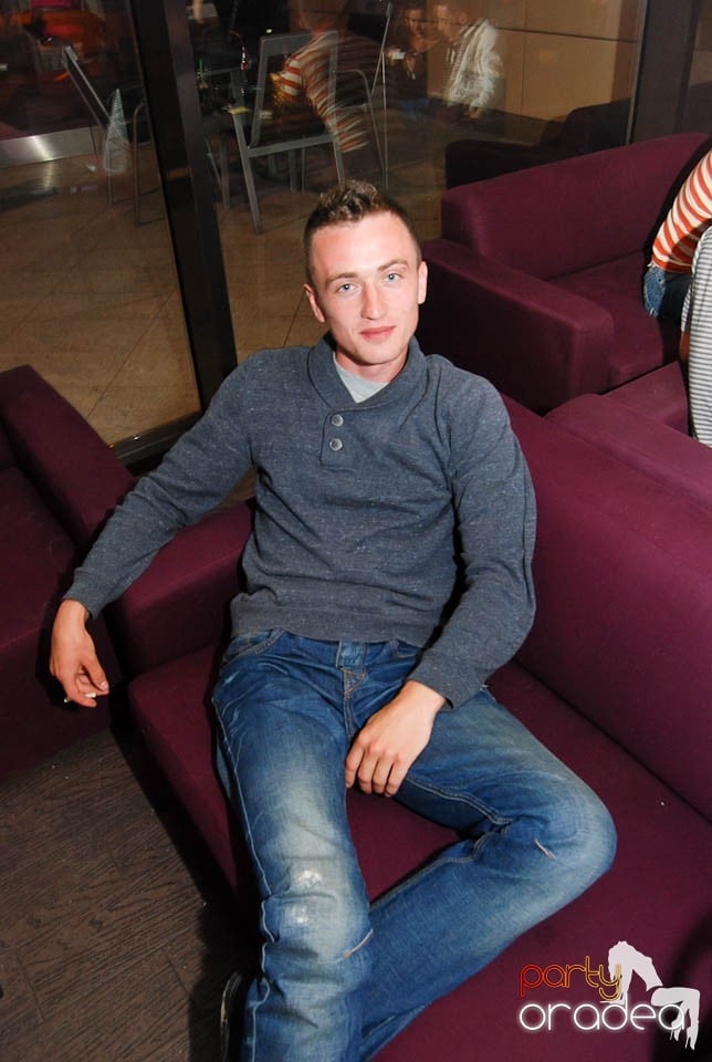 Karaoke Night @ Blondy's Art Café, 