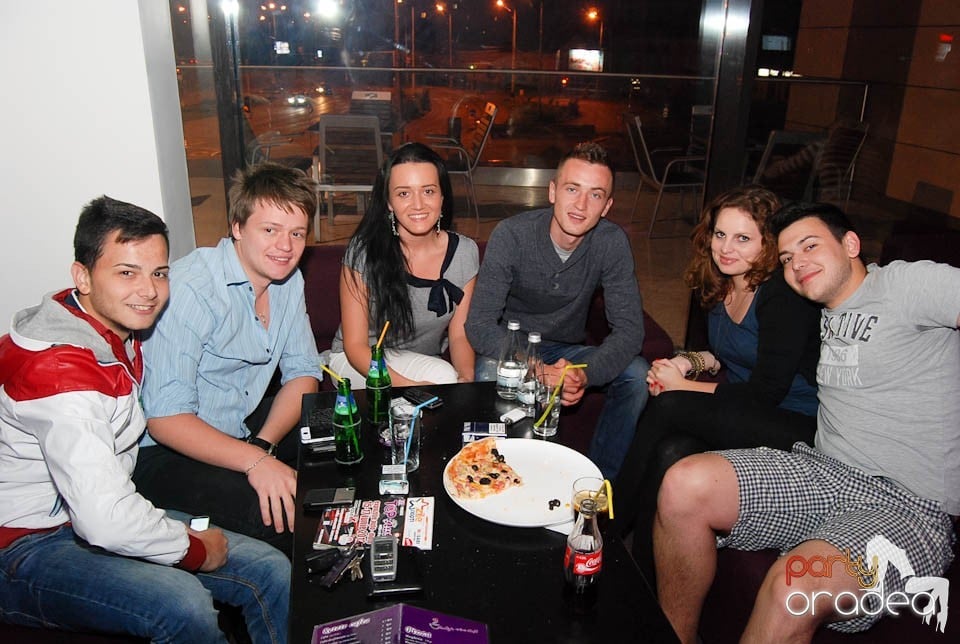 Karaoke Night @ Blondy's Art Café, 