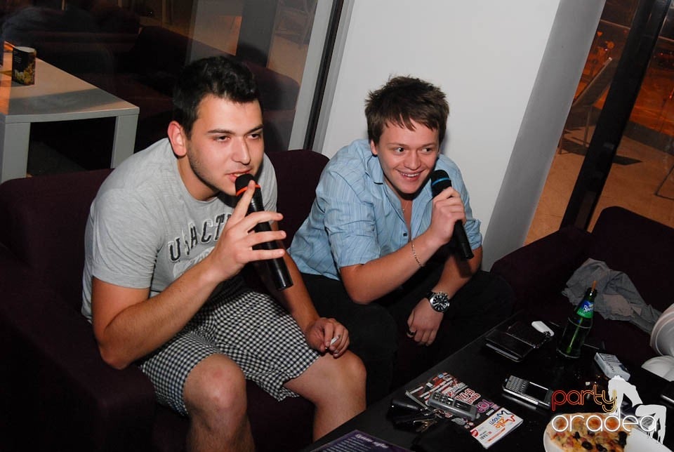 Karaoke Night @ Blondy's Art Café, 