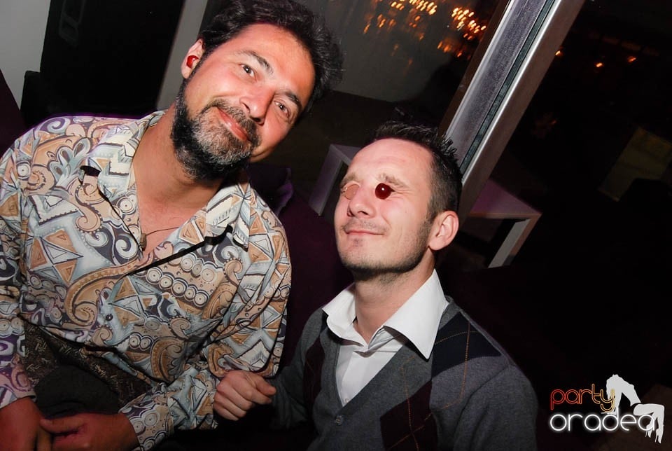 Karaoke Night @ Blondy's Art Café, 