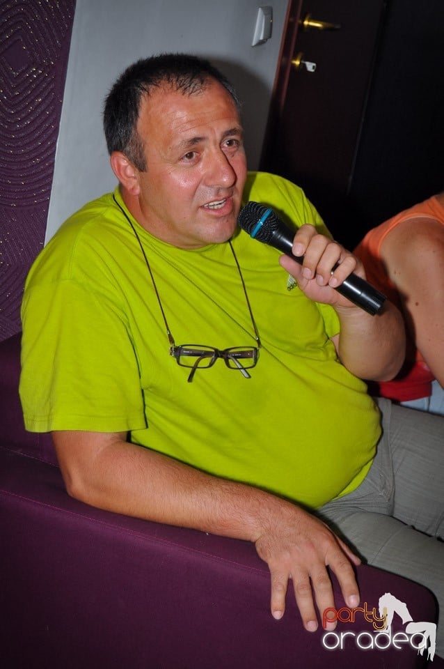 Karaoke Night @ Blondy's Art Café, 