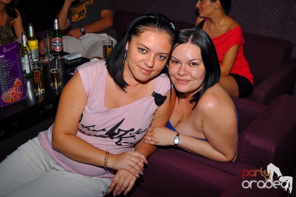 Karaoke Night @ Blondy's Art Café, 