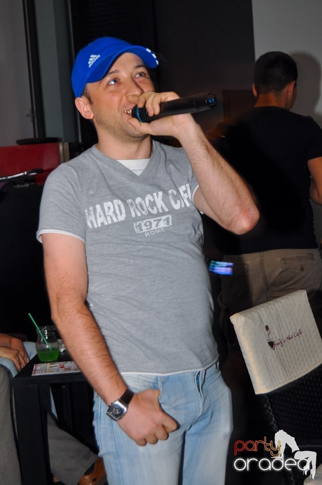 Karaoke Night @ Blondy's Art Café, 