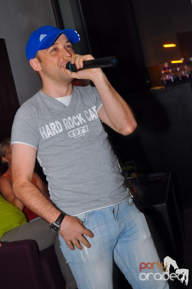 Karaoke Night @ Blondy's Art Café, 