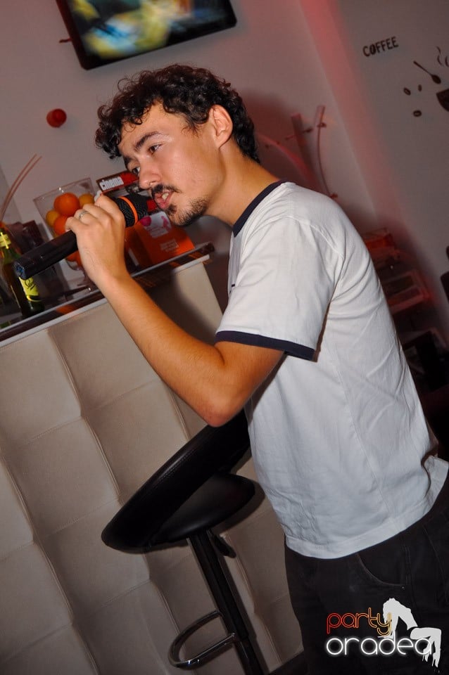 Karaoke Night @ Blondy's Art Café, 