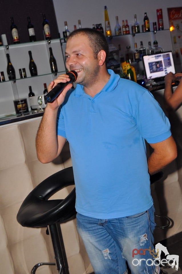 Karaoke Night @ Blondy's Art Café, 
