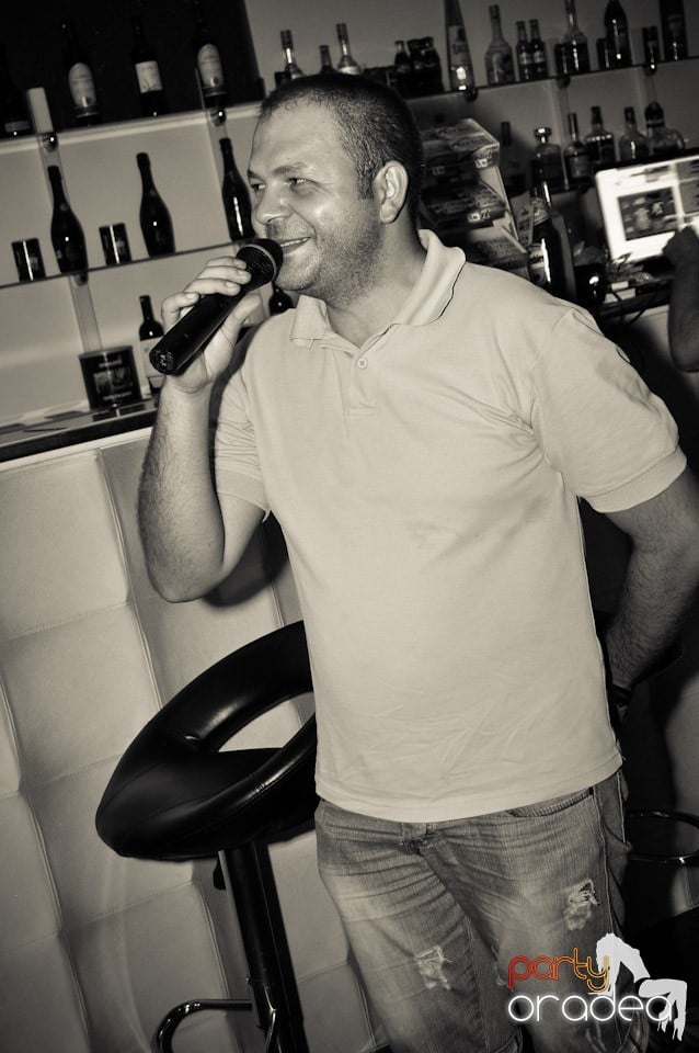 Karaoke Night @ Blondy's Art Café, 