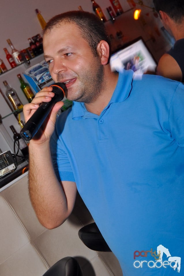 Karaoke Night @ Blondy's Art Café, 