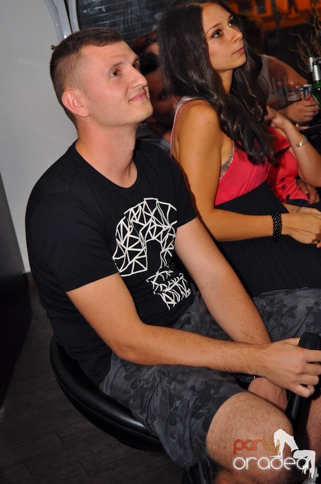 Karaoke Night @ Blondy's Art Café, 