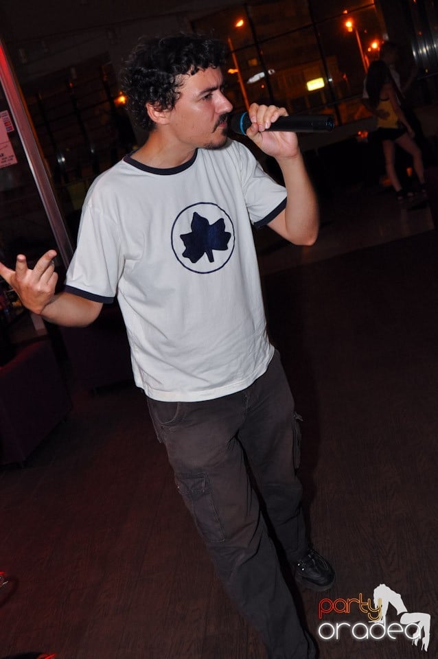 Karaoke Night @ Blondy's Art Café, 