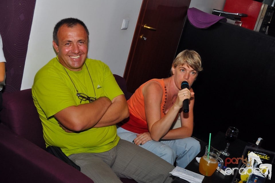 Karaoke Night @ Blondy's Art Café, 