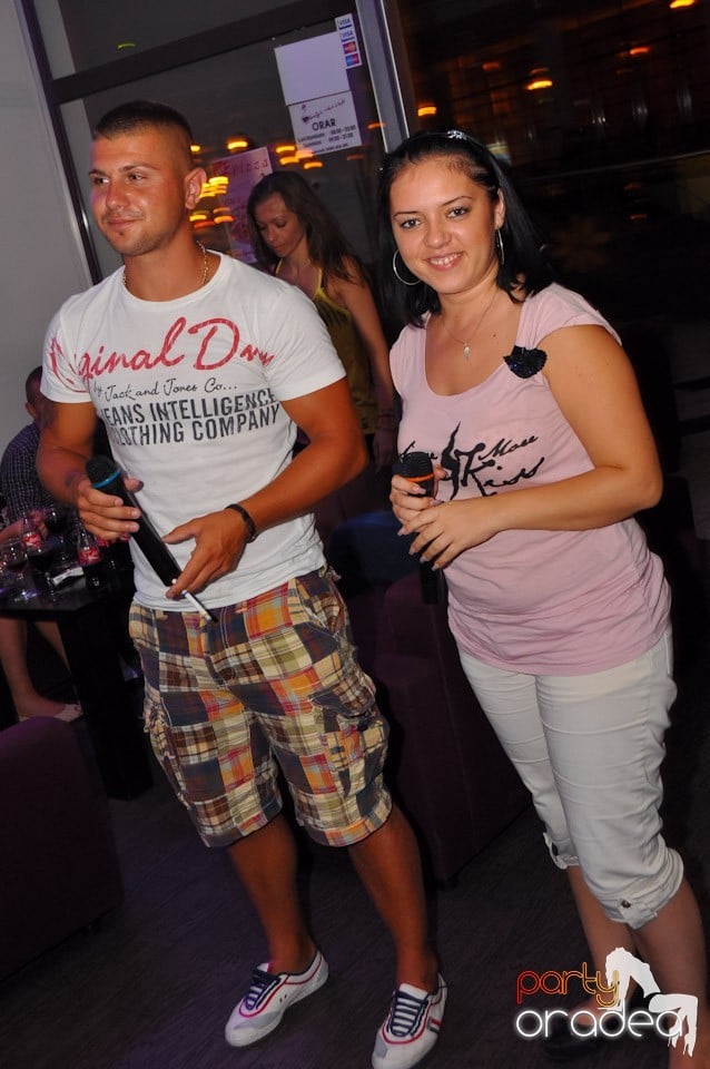 Karaoke Night @ Blondy's Art Café, 