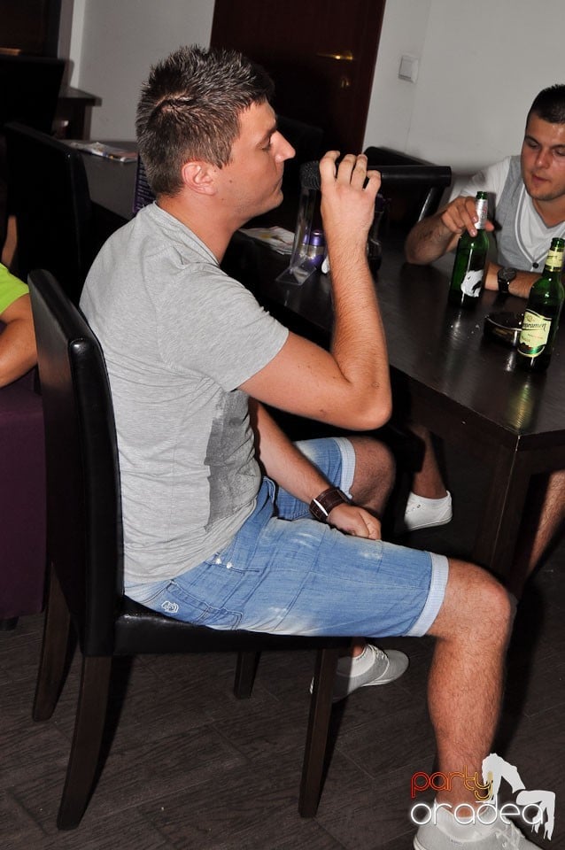 Karaoke Night @ Blondy's, 