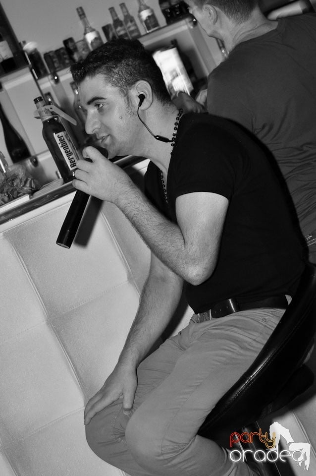 Karaoke Night @ Blondy's, 