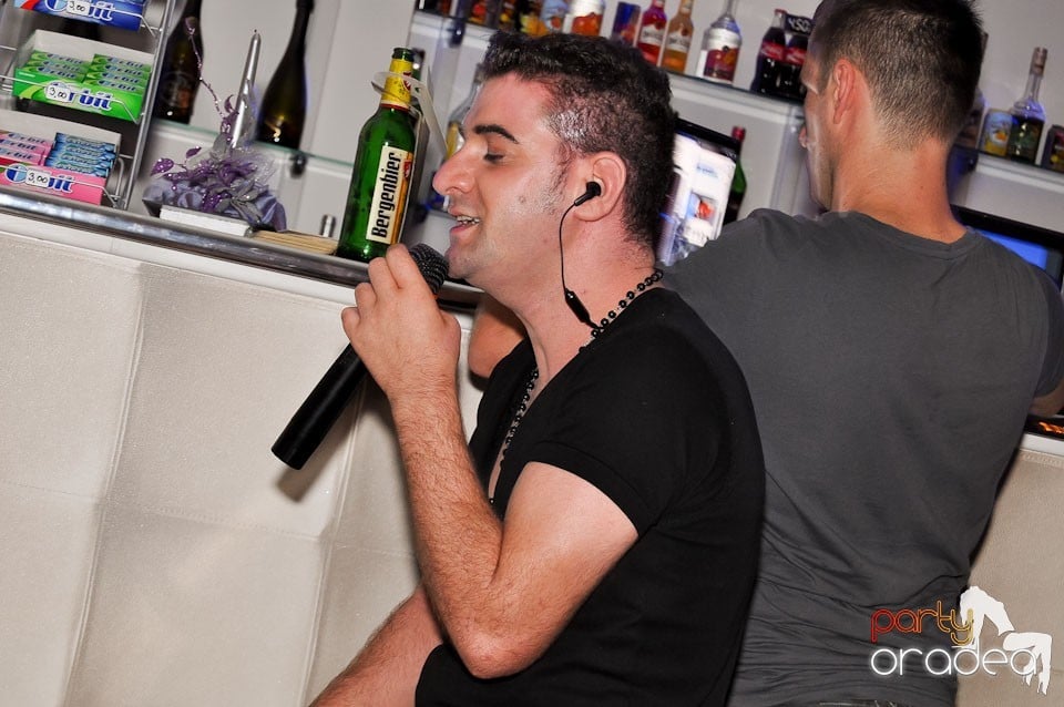 Karaoke Night @ Blondy's, 