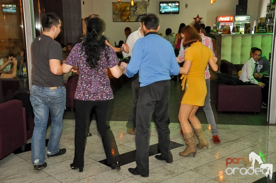 Karaoke Night în Blondy's Art Café, 