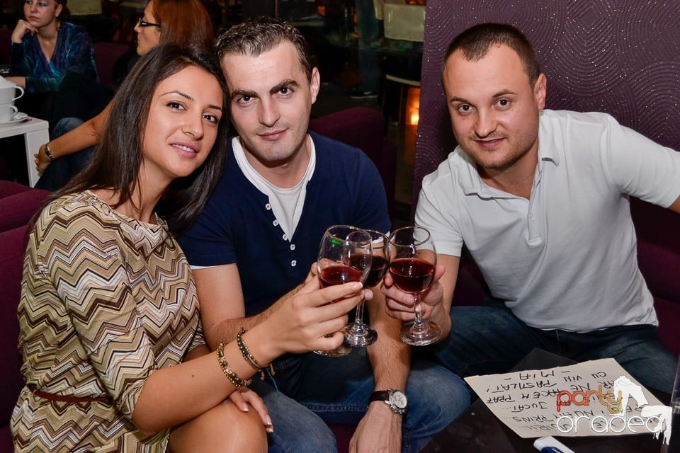 Karaoke Night în Blondy's Art Café, 