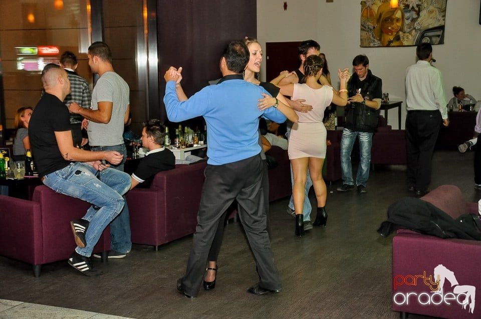 Karaoke Night în Blondy's Art Café, 