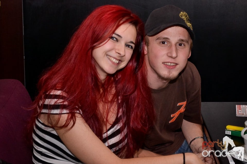 Karaoke Night în Blondy's Art Café, 