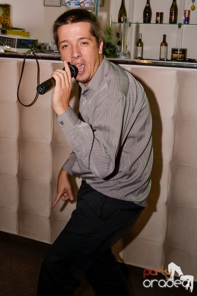 Karaoke Night în Blondy's Art Café, 