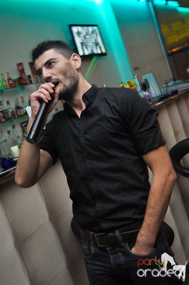 Karaoke Night în Blondy's Art Café, 