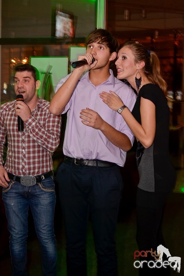 Karaoke Night în Blondy's Art Café, 
