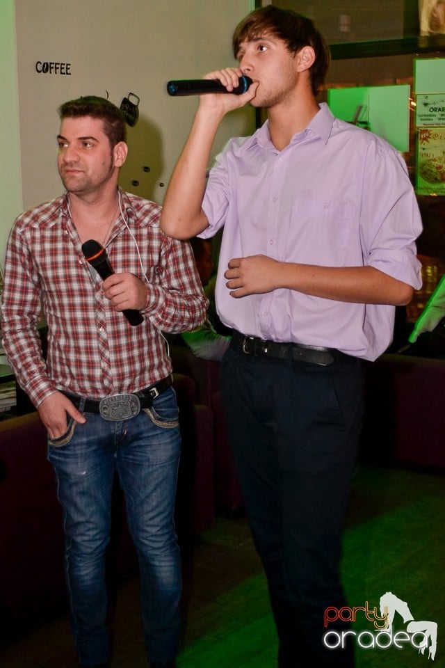 Karaoke Night în Blondy's Art Café, 