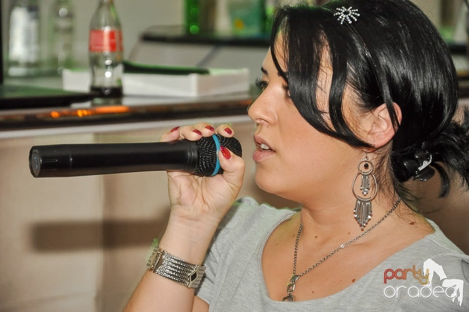 Karaoke Night în Blondy's Art Café, 