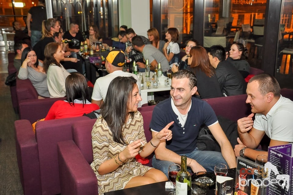 Karaoke Night în Blondy's Art Café, 