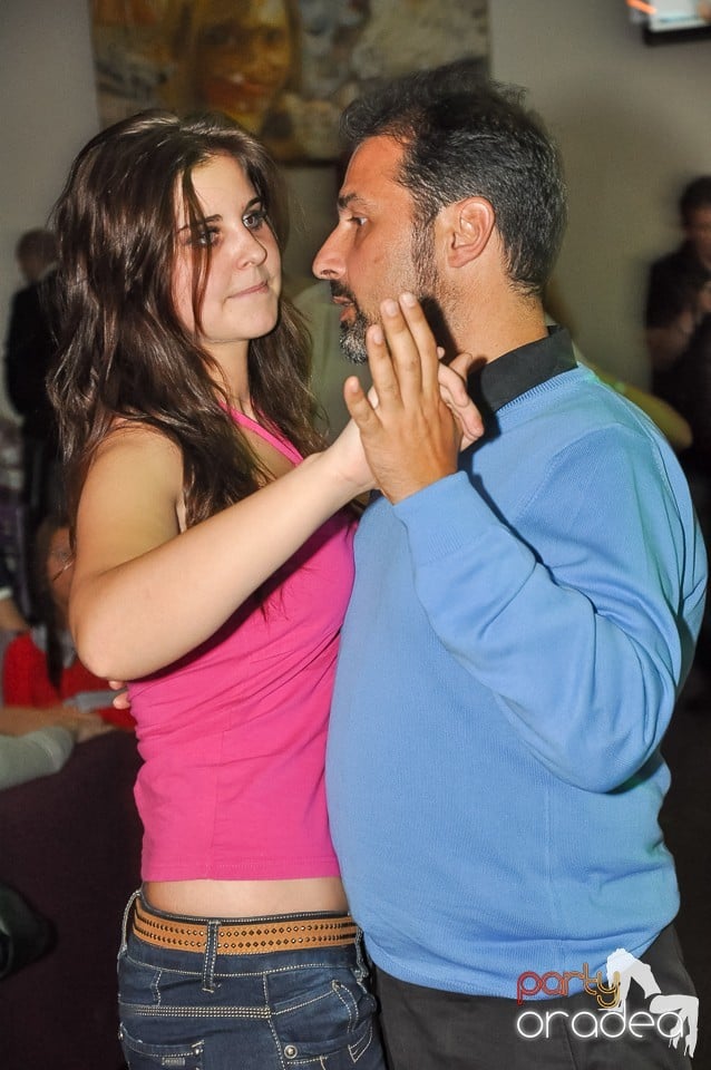 Karaoke Night în Blondy's Art Café, 