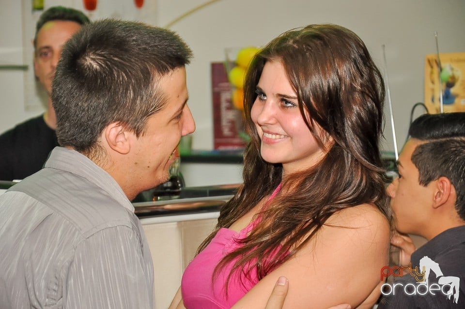 Karaoke Night în Blondy's Art Café, 