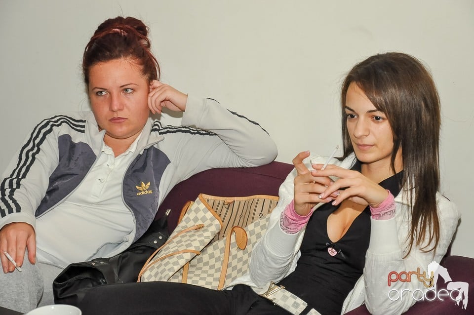 Karaoke Night în Blondy's Art Café, 