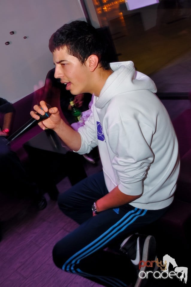 Karaoke Night în Blondy's Art Café, 