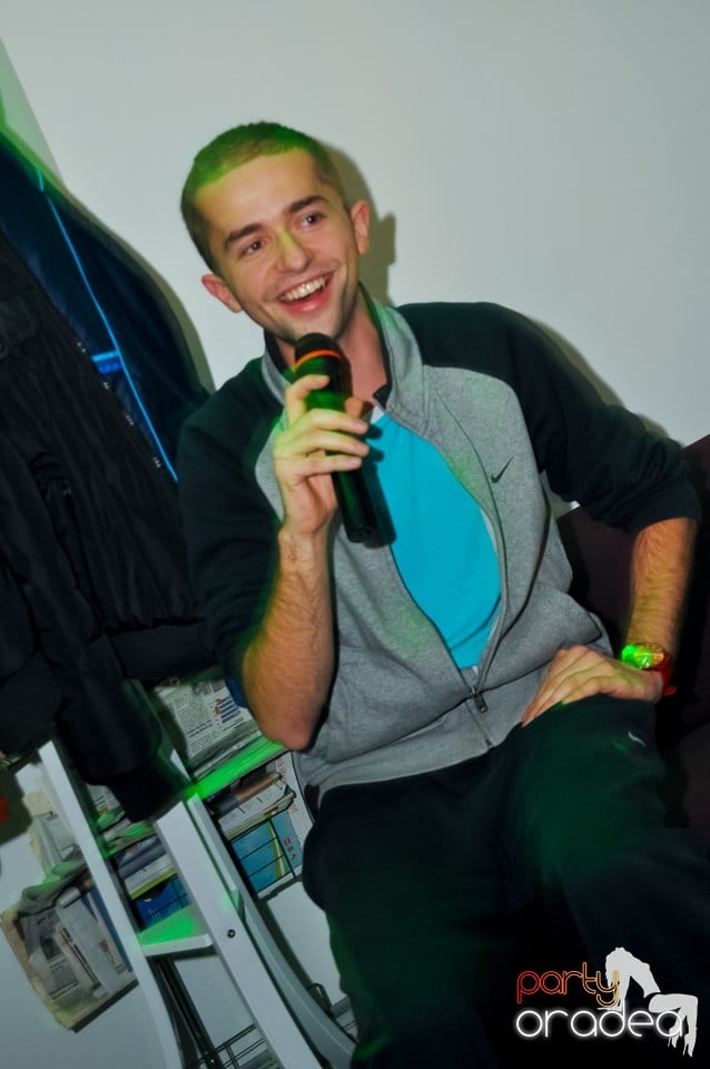 Karaoke Night în Blondy's Art Café, 