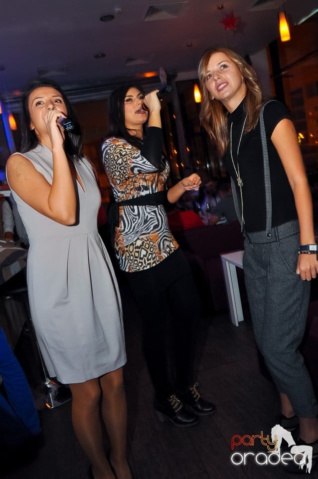 Karaoke Night în Blondy's Art Café, 