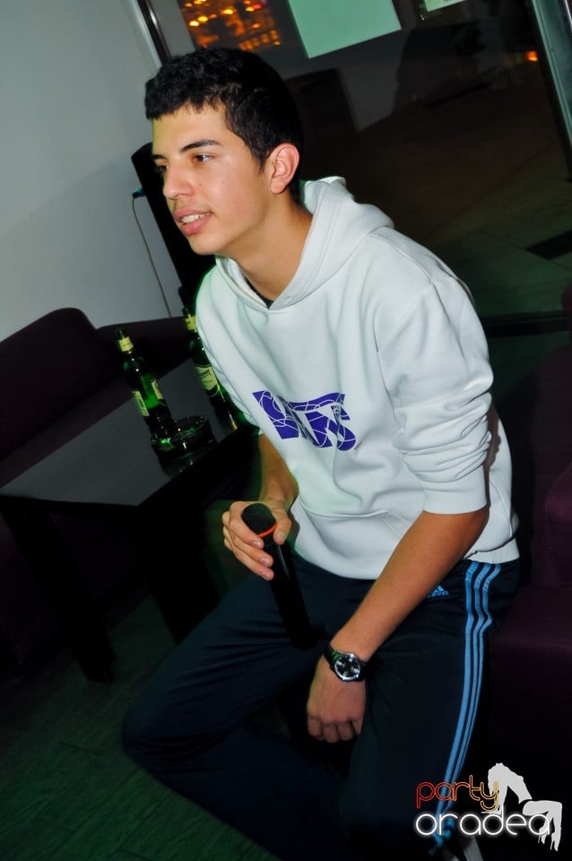 Karaoke Night în Blondy's Art Café, 