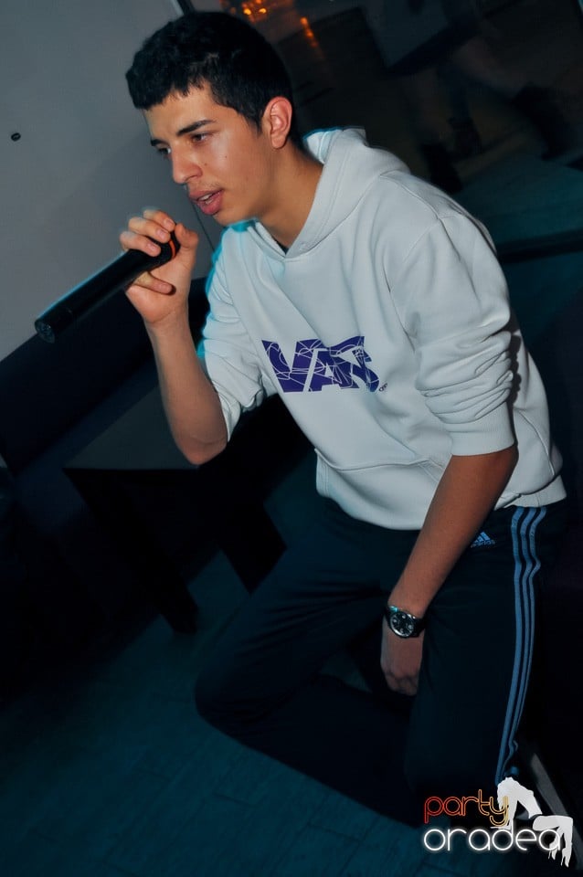 Karaoke Night în Blondy's Art Café, 