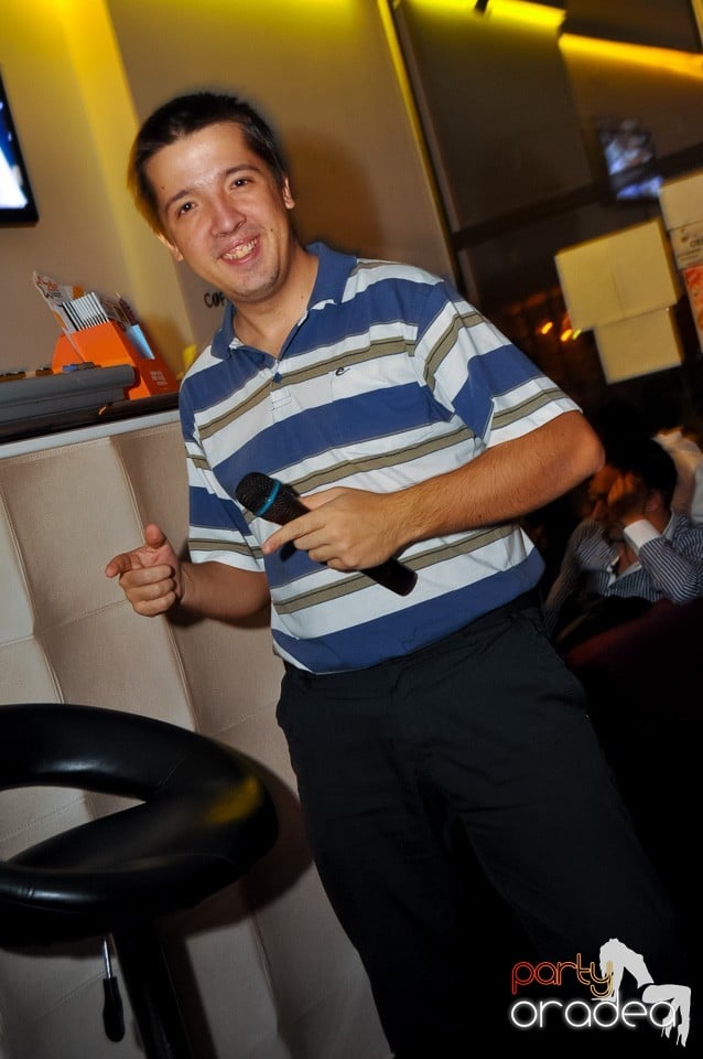 Karaoke Night în Blondy's Art Café, 