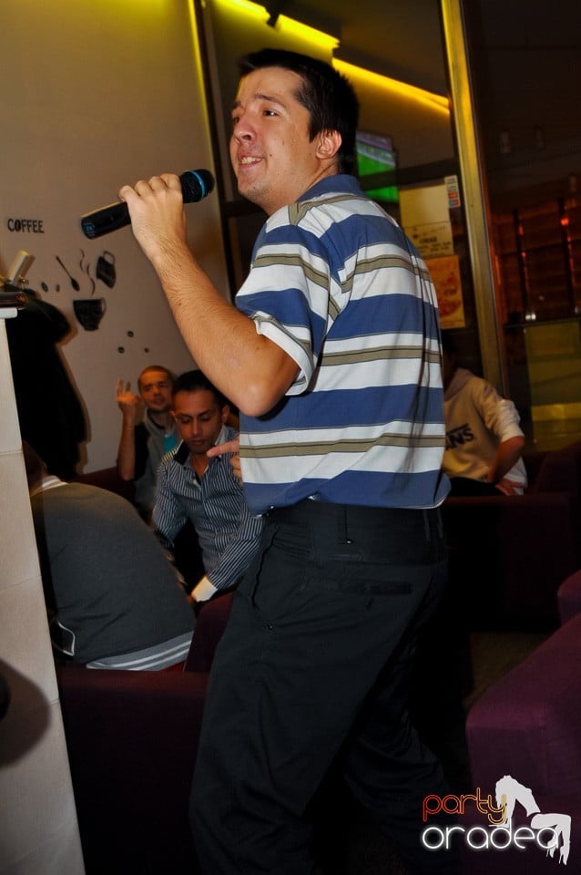 Karaoke Night în Blondy's Art Café, 