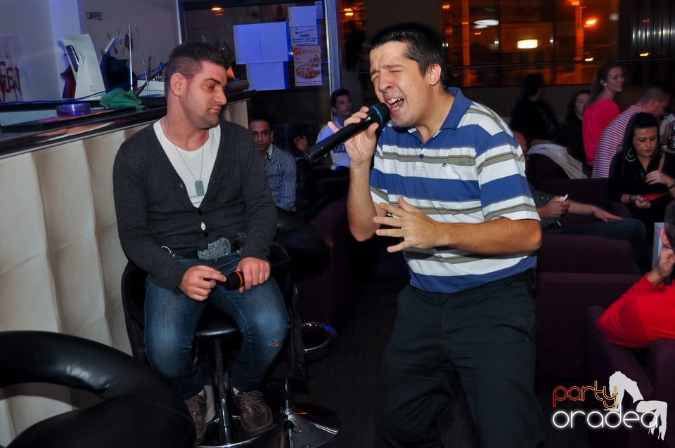 Karaoke Night în Blondy's Art Café, 