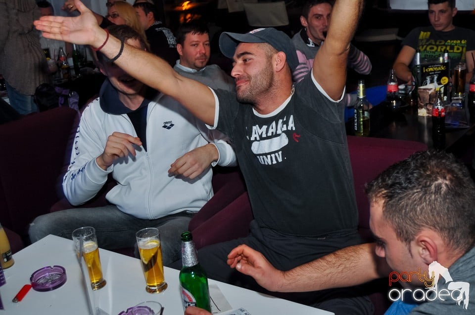 Karaoke Night în Blondy's Art Café, 