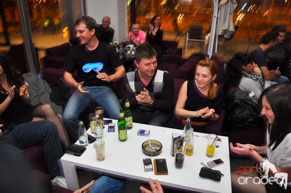 Karaoke Night în Blondy's Art Café, 