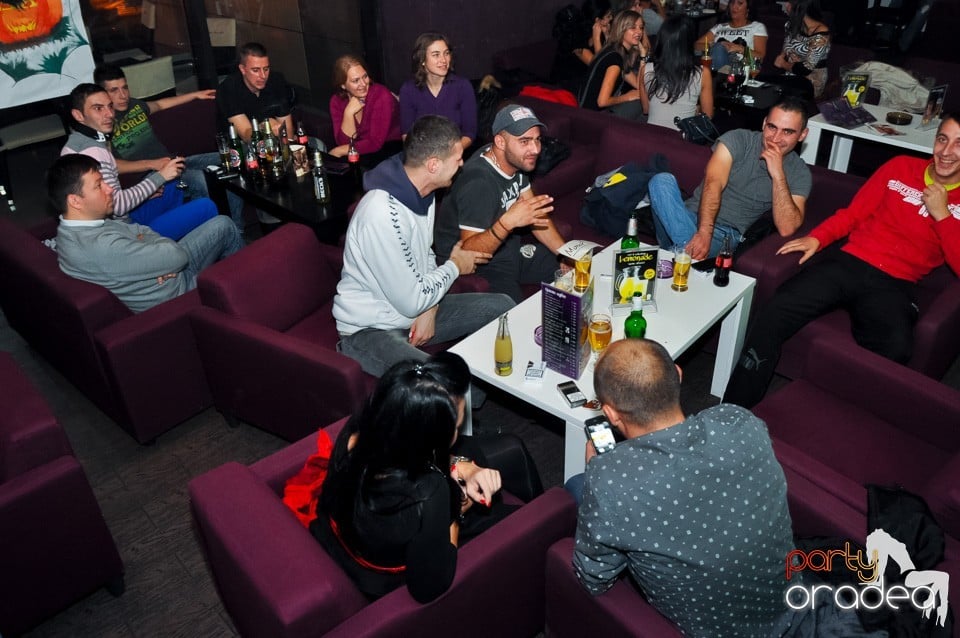 Karaoke Night în Blondy's Art Café, 