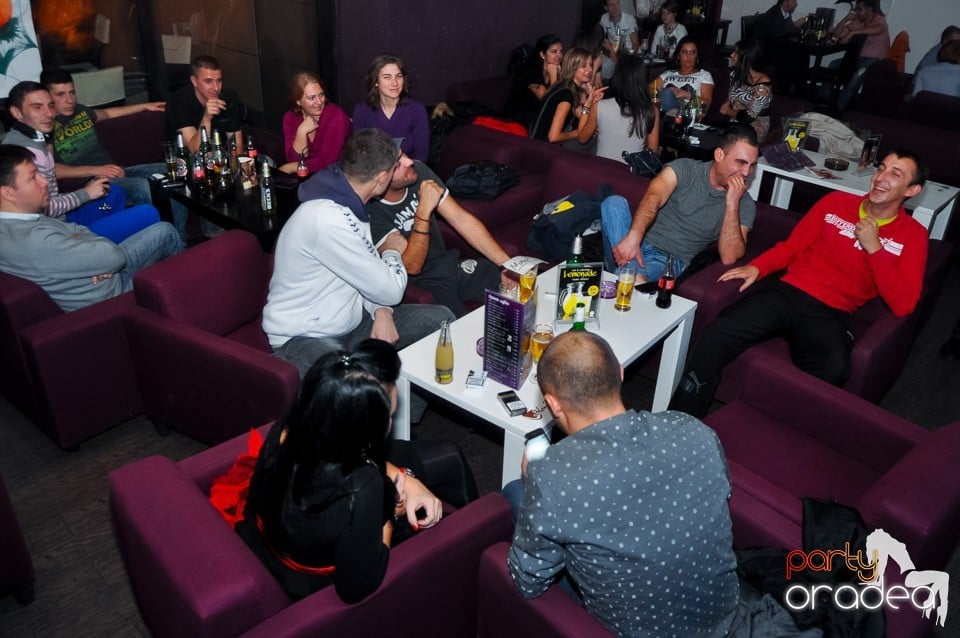 Karaoke Night în Blondy's Art Café, 